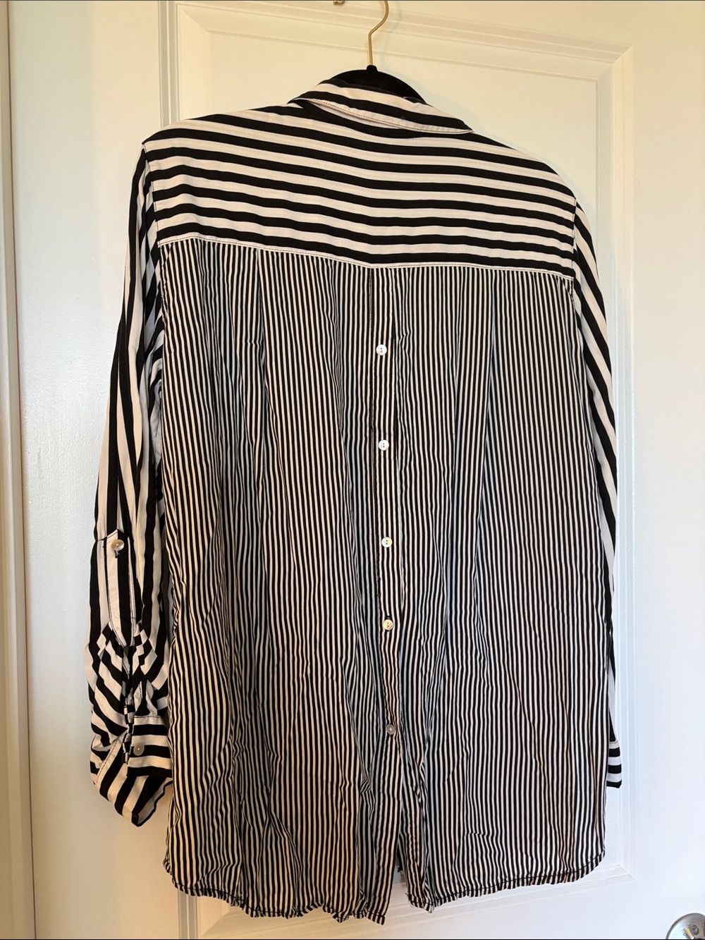 Jane and Delancey Black and White Striped Women’s Top - Picture 4 of 5